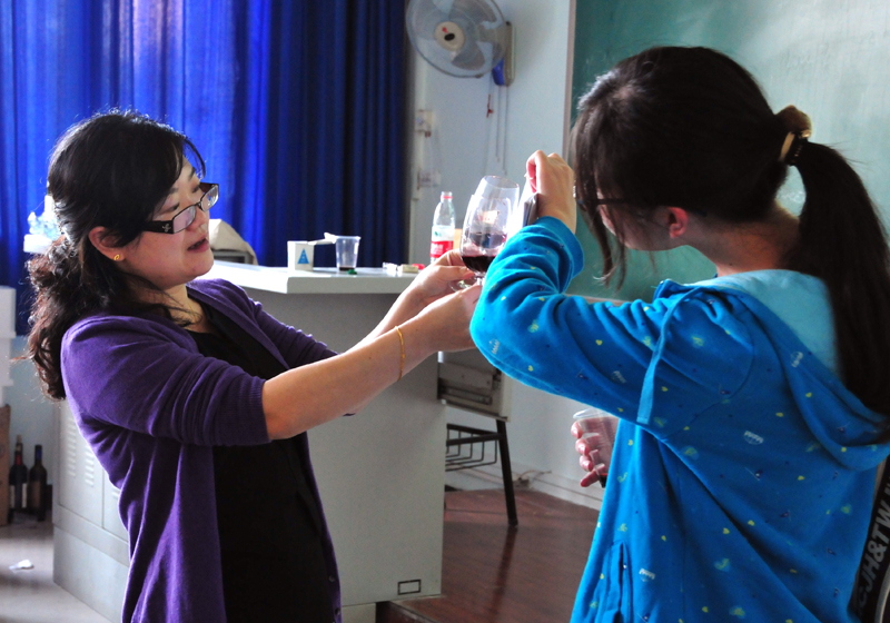 重庆大学第十三届外语文化节系列讲座：微醺之美——葡萄酒品鉴