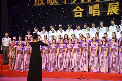 五月的鲜花——记外国语学院“放歌十八大、聚焦中国梦”合唱比赛