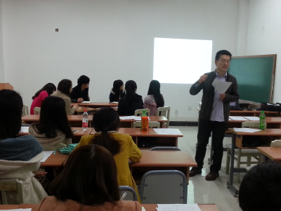 外国语学院毕业生无领导小组讨论模拟活动顺利开展