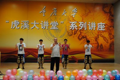 心系雅安——外国语学院举行慈善晚会