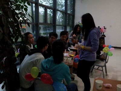 让我们健康地生活吧——外国语学院英语角活动顺利开展