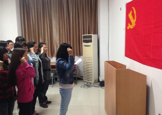 外国语学院2011级本科生党支部会议顺利召开