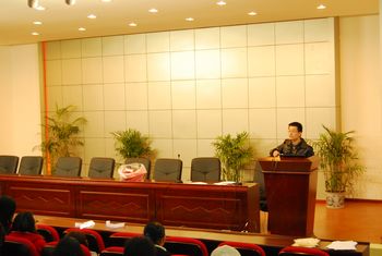 回顾•前瞻——外国语学院2009级新学期年级大会顺利举行