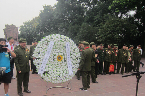 【缅怀先烈，祭奠先贤】重庆大学外国语学院组织参与首个“烈士纪念日”活动