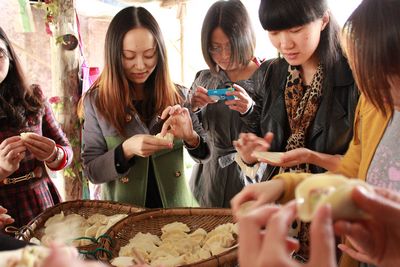 “饺子情谊浓浓,支部促我成长”2011级研究生党支部活动顺利开展