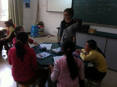 外国语志愿者深入小学课堂，体验英语老师精彩45分钟