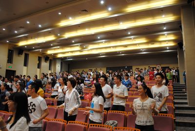 心系雅安——外国语学院举行慈善晚会